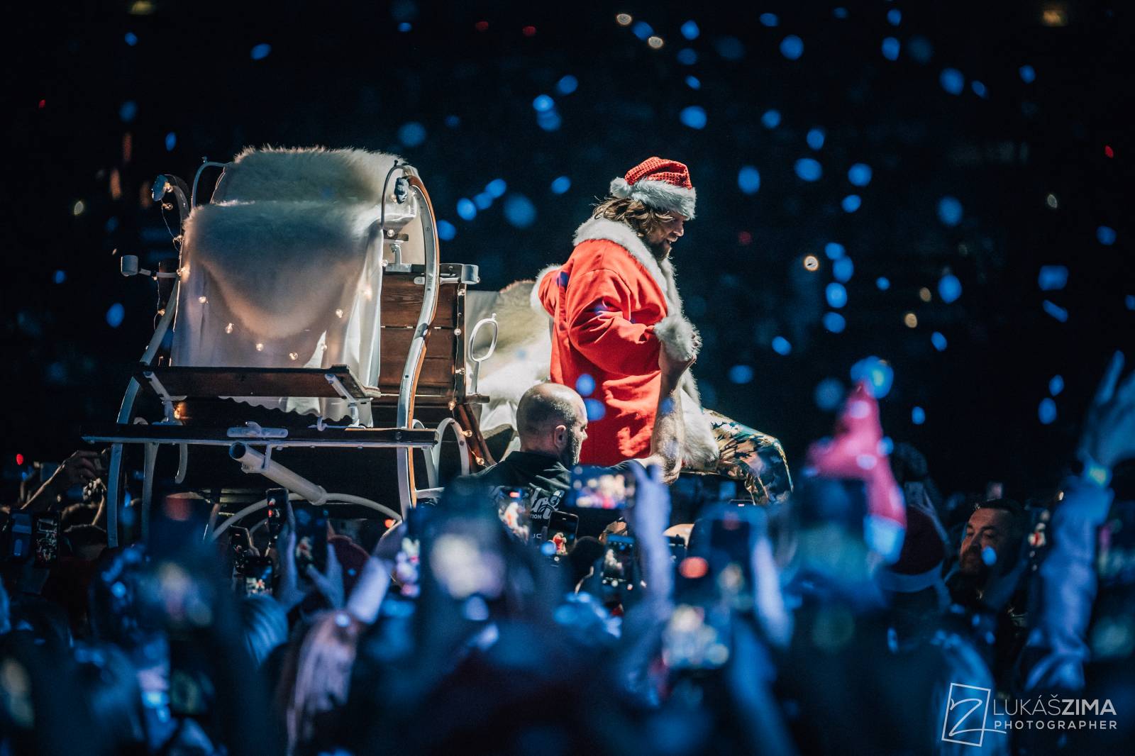 Kryštof si udělali Vánoce v květnu. V O2 areně sněžilo, Richard Krajčo přijel na saních