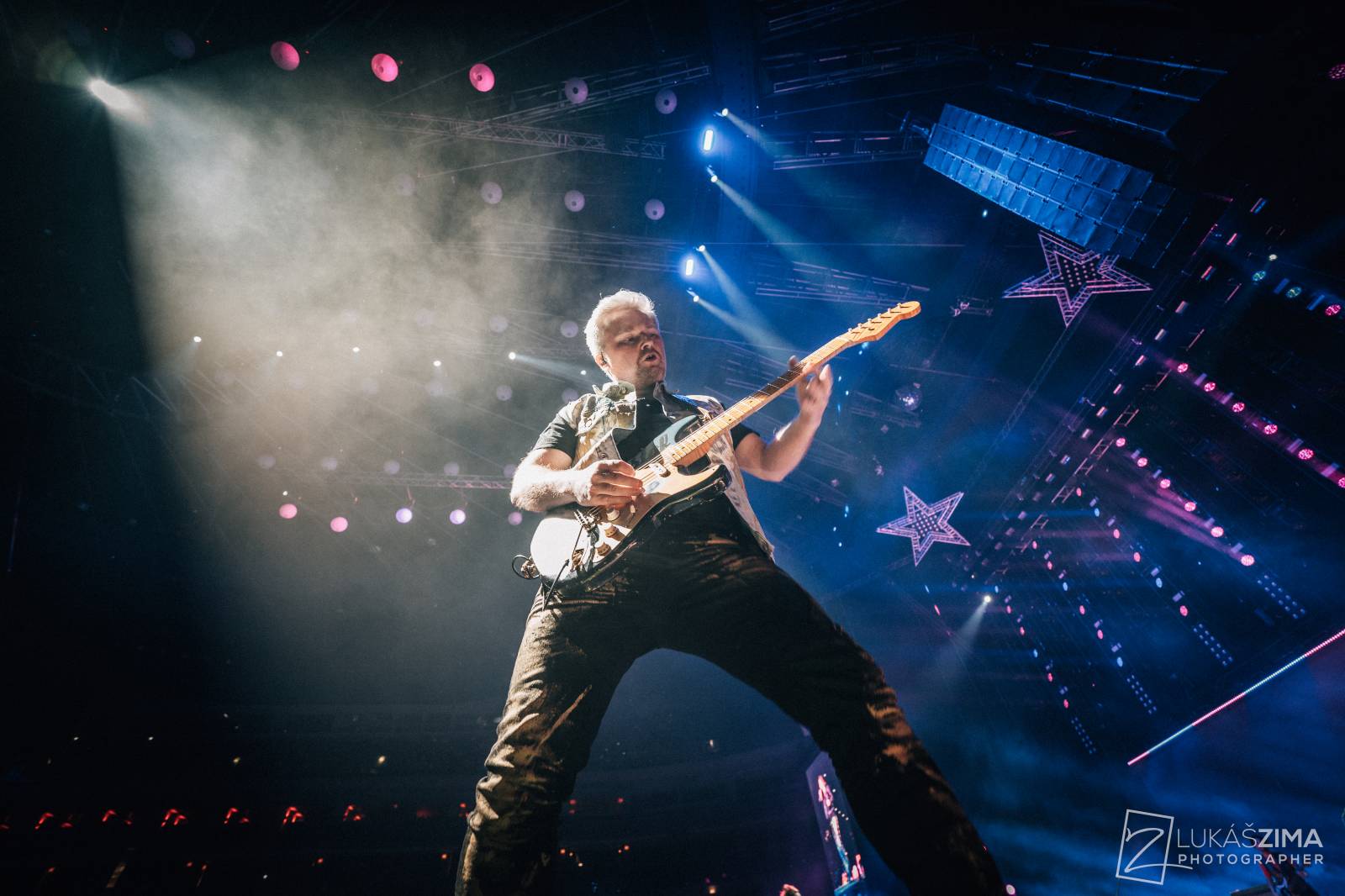 Kryštof si udělali Vánoce v květnu. V O2 areně sněžilo, Richard Krajčo přijel na saních