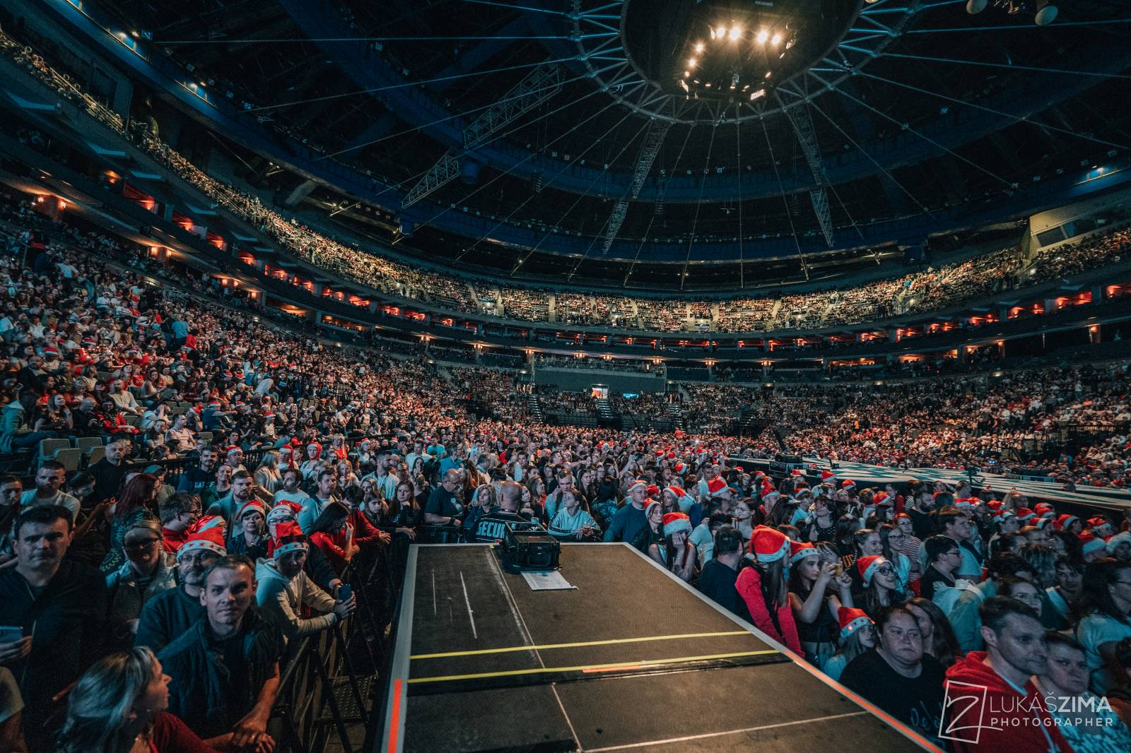 Kryštof si udělali Vánoce v květnu. V O2 areně sněžilo, Richard Krajčo přijel na saních