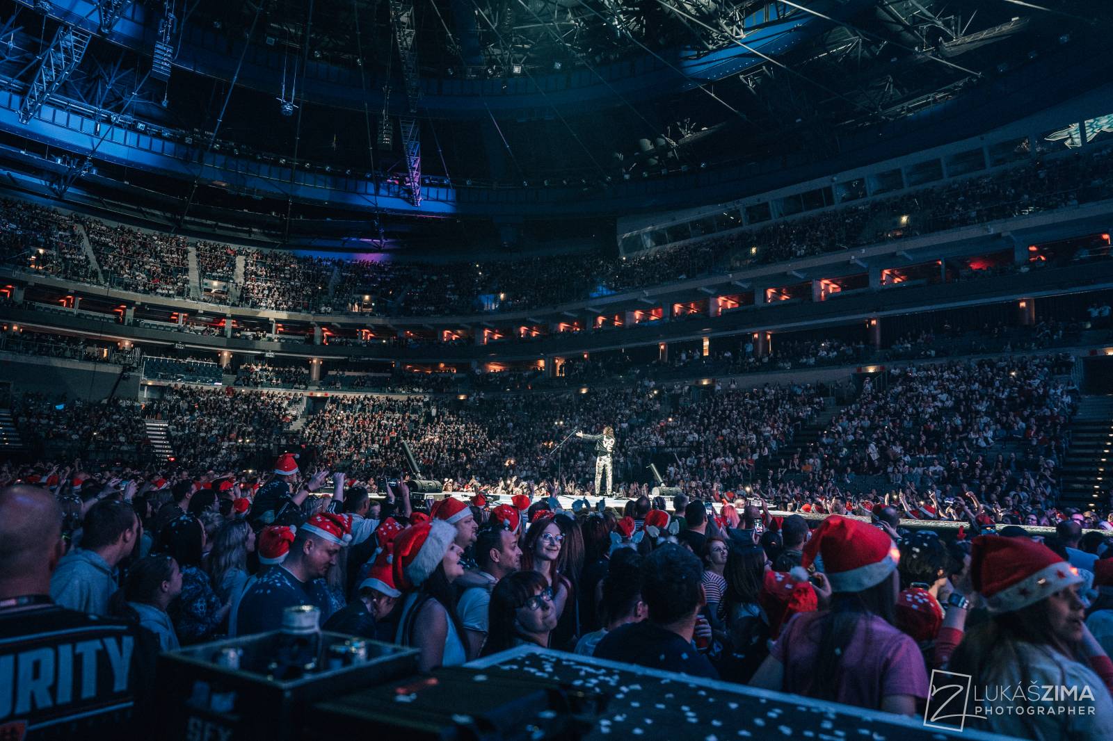 Kryštof si udělali Vánoce v květnu. V O2 areně sněžilo, Richard Krajčo přijel na saních