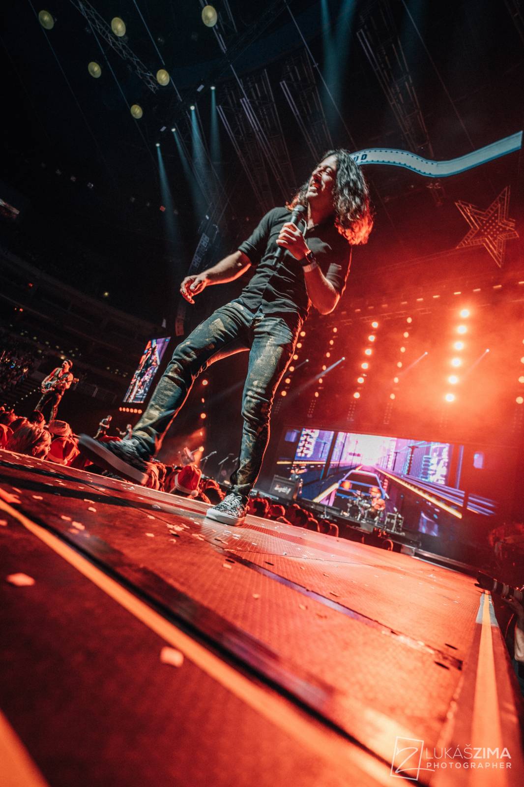 Kryštof si udělali Vánoce v květnu. V O2 areně sněžilo, Richard Krajčo přijel na saních