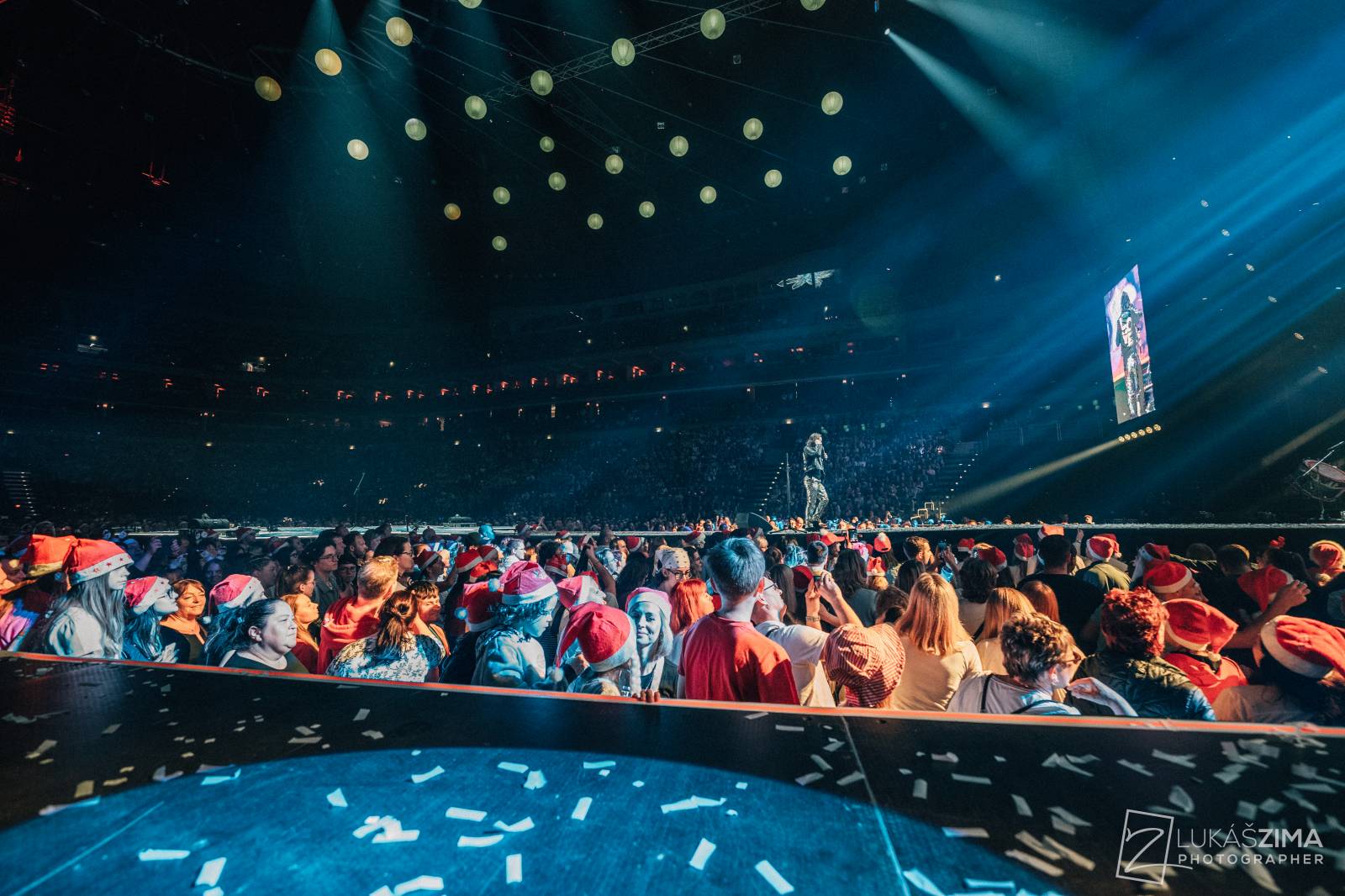 Kryštof si udělali Vánoce v květnu. V O2 areně sněžilo, Richard Krajčo přijel na saních