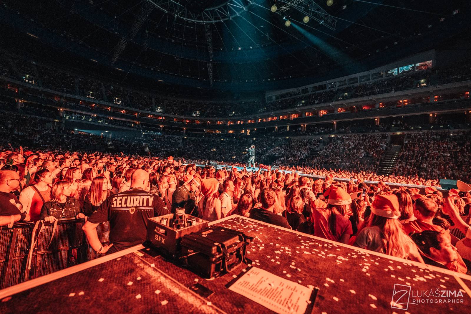 Kryštof si udělali Vánoce v květnu. V O2 areně sněžilo, Richard Krajčo přijel na saních