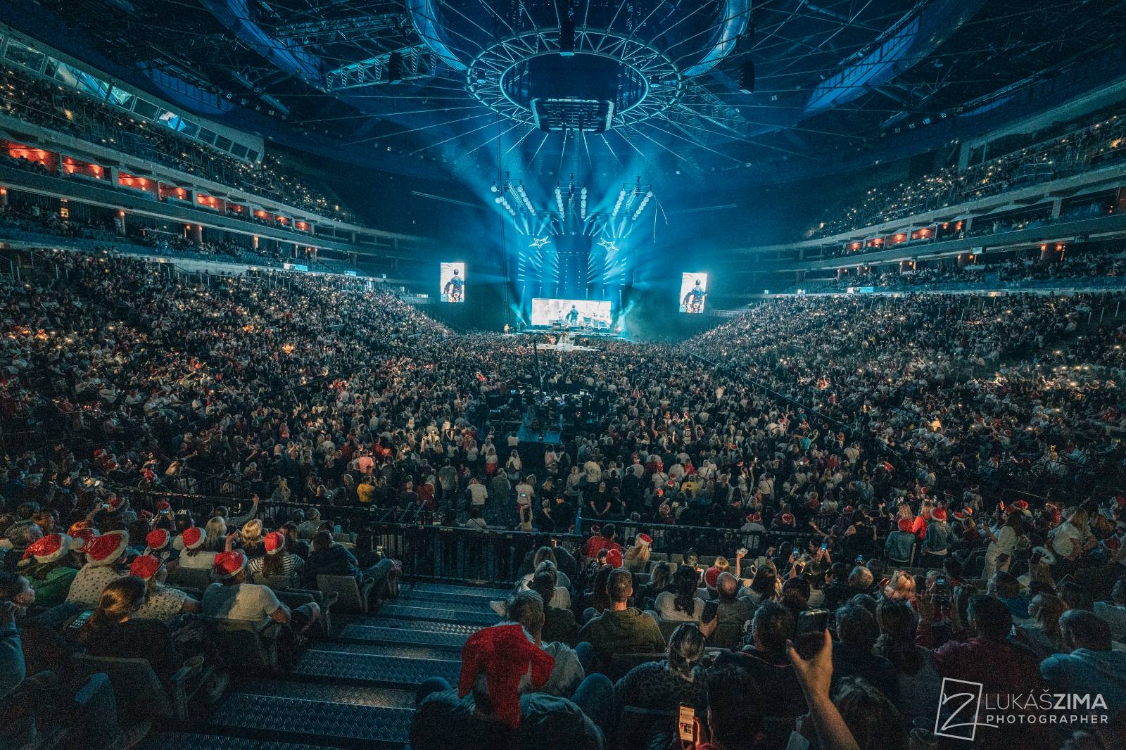 Kryštof si udělali Vánoce v květnu. V O2 areně sněžilo, Richard Krajčo přijel na saních