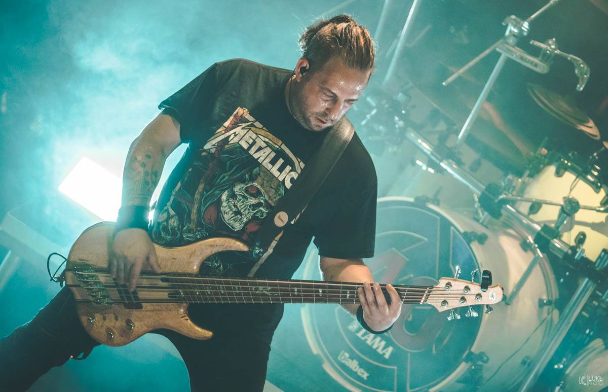 Arakain přijel se svou výroční tour do hanácké metropole. Metalový nářez, ale i lampičky jako v obýváku