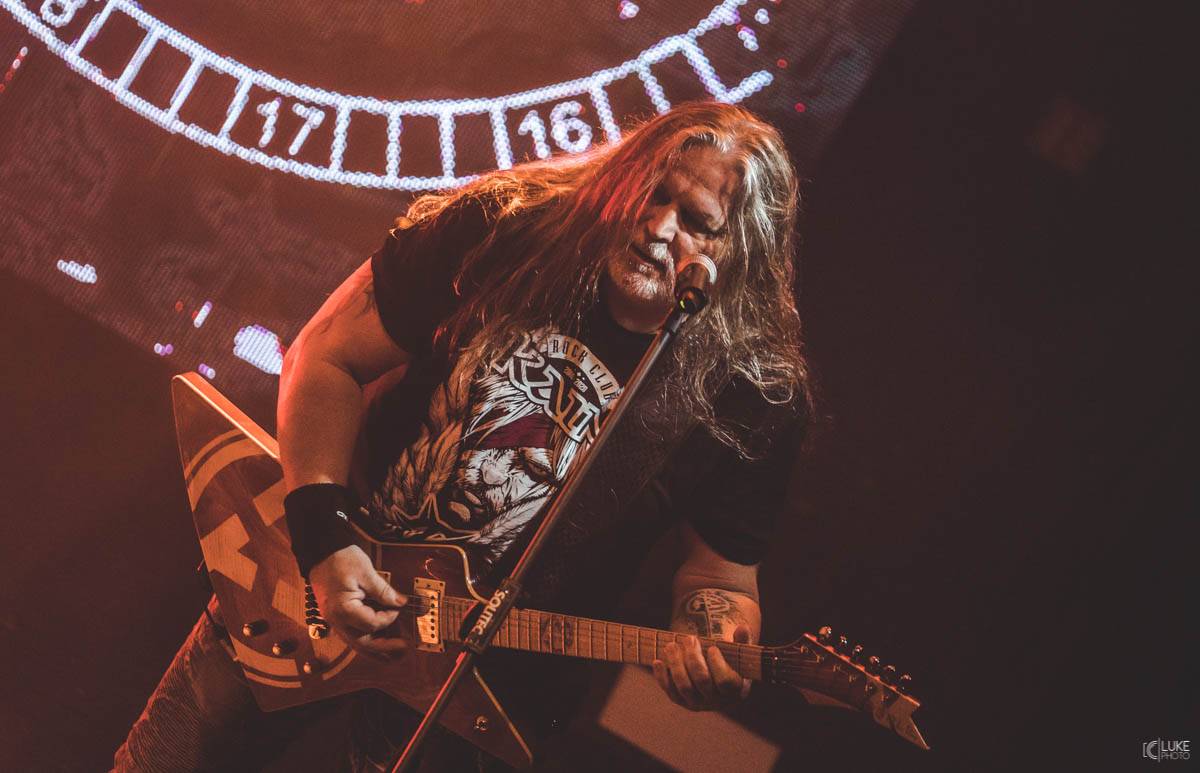 Arakain přijel se svou výroční tour do hanácké metropole. Metalový nářez, ale i lampičky jako v obýváku