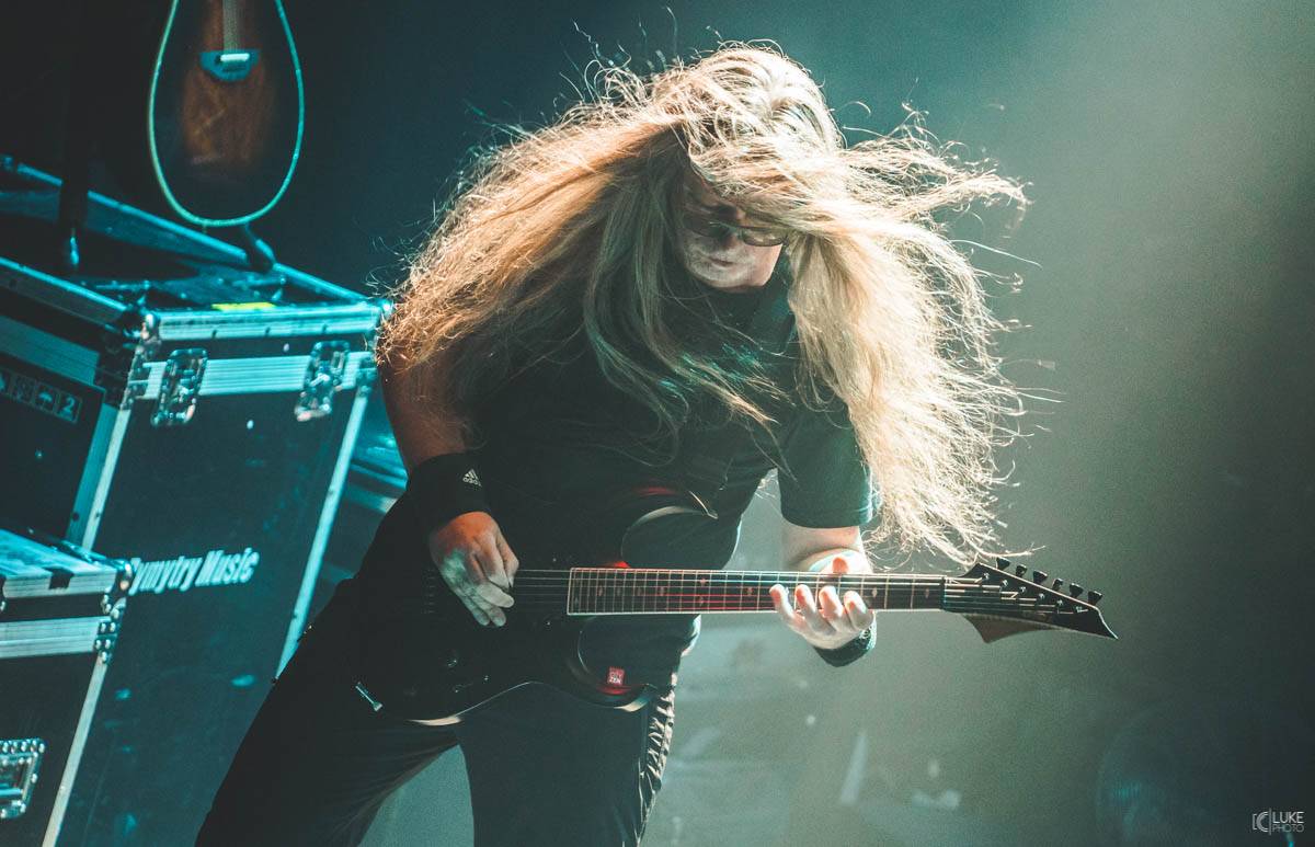 Arakain přijel se svou výroční tour do hanácké metropole. Metalový nářez, ale i lampičky jako v obýváku