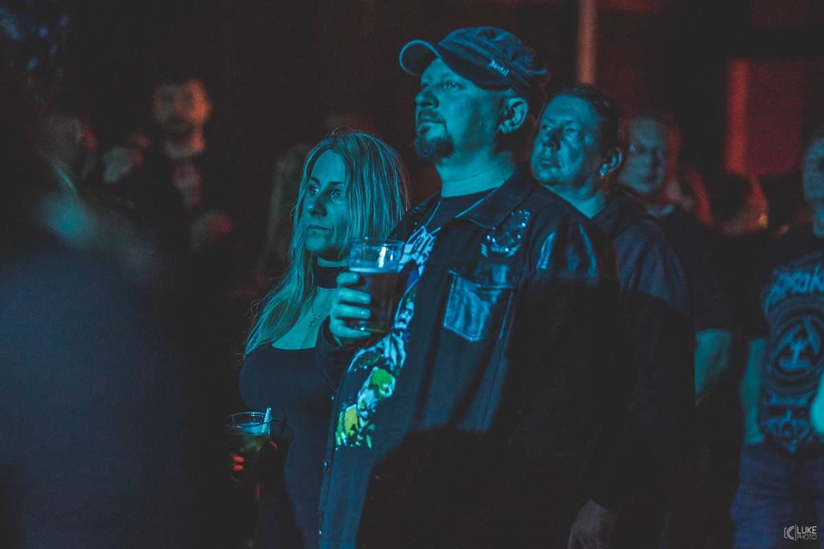 Arakain přijel se svou výroční tour do hanácké metropole. Metalový nářez, ale i lampičky jako v obýváku