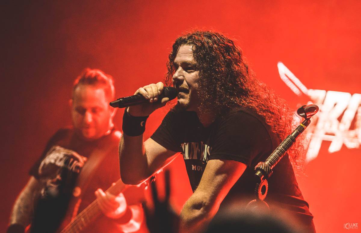 Arakain přijel se svou výroční tour do hanácké metropole. Metalový nářez, ale i lampičky jako v obýváku