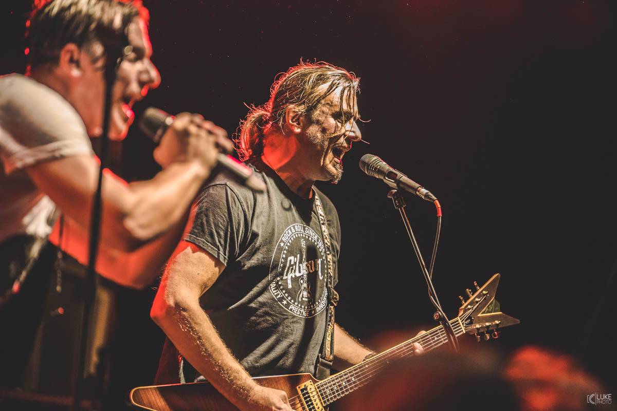 Arakain přijel se svou výroční tour do hanácké metropole. Metalový nářez, ale i lampičky jako v obýváku