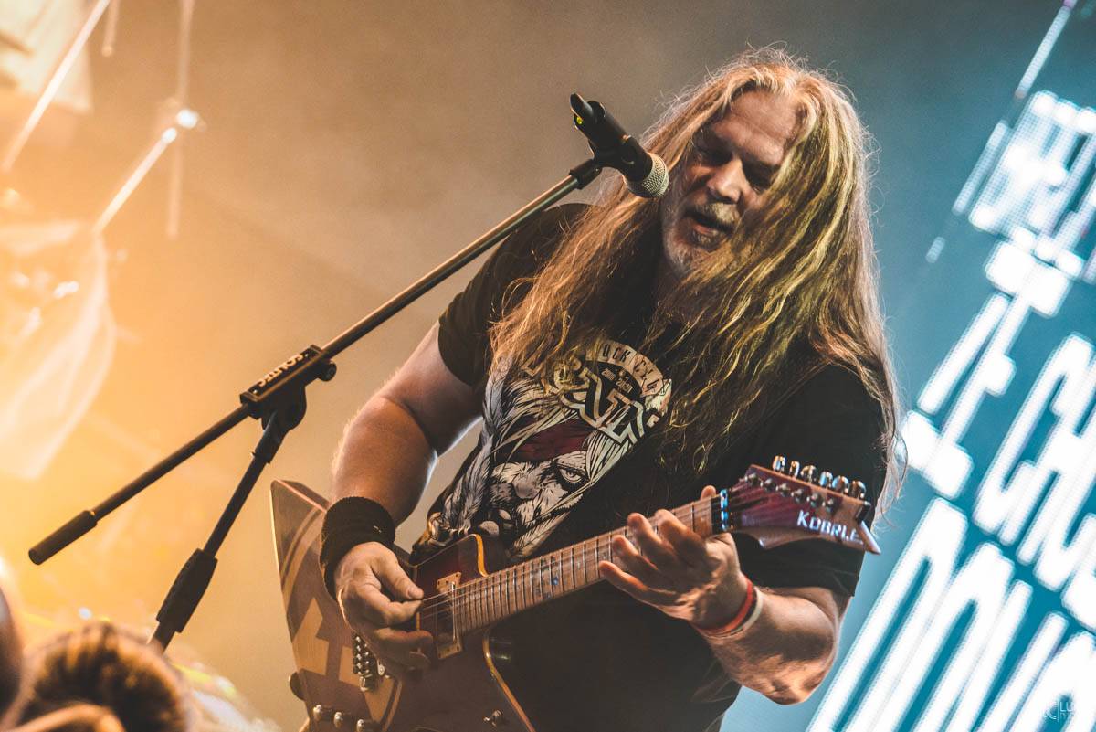 Arakain přijel se svou výroční tour do hanácké metropole. Metalový nářez, ale i lampičky jako v obýváku