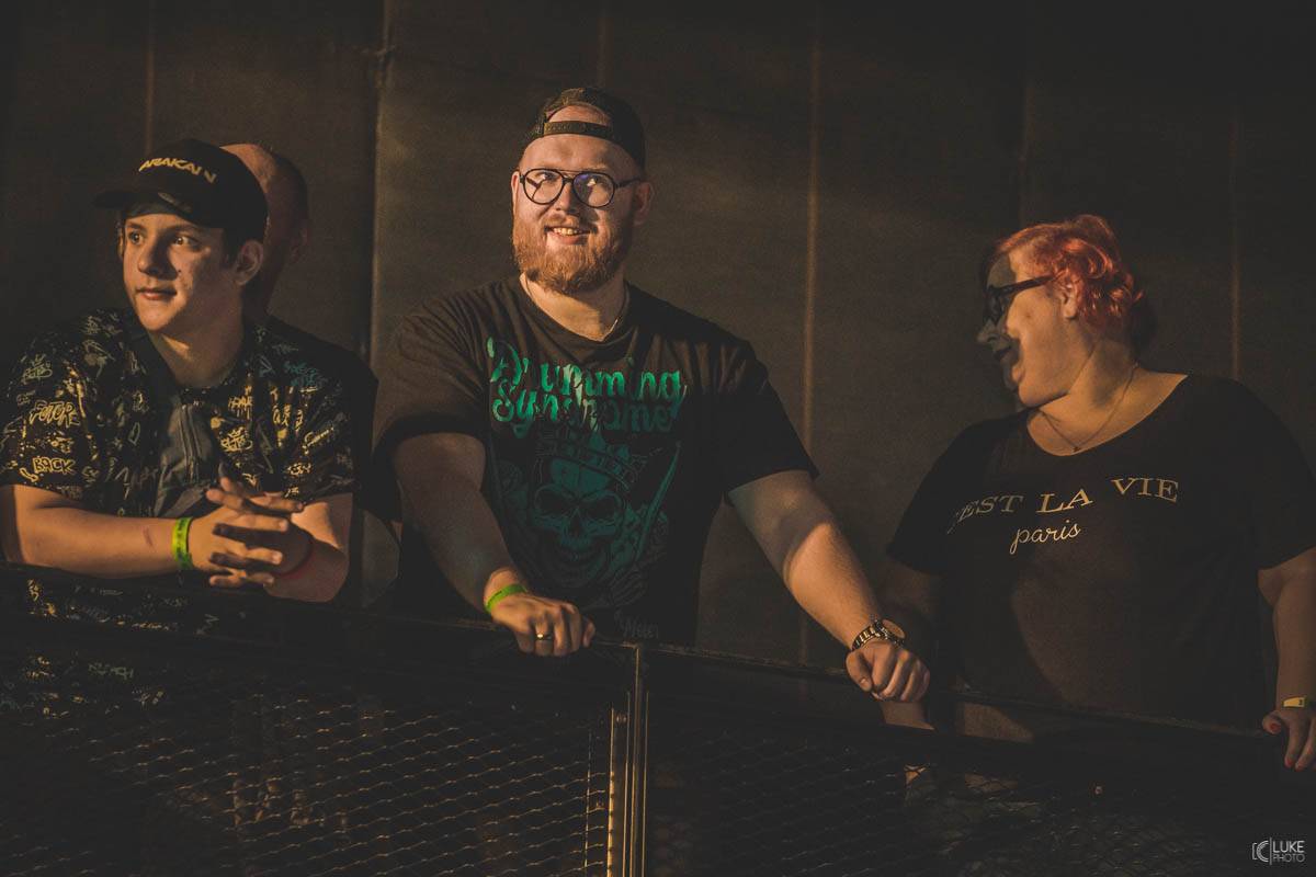 Arakain přijel se svou výroční tour do hanácké metropole. Metalový nářez, ale i lampičky jako v obýváku