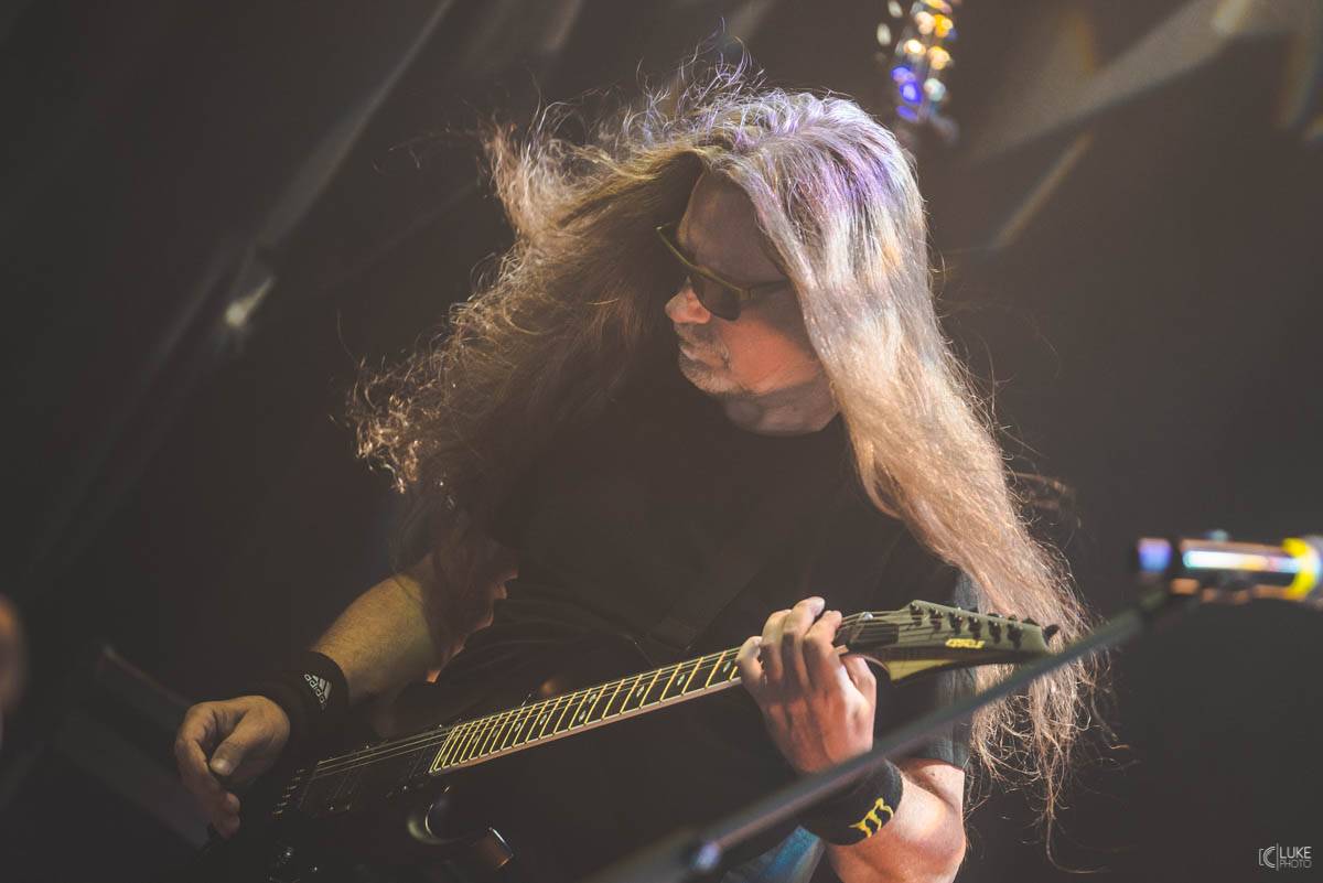 Arakain přijel se svou výroční tour do hanácké metropole. Metalový nářez, ale i lampičky jako v obýváku