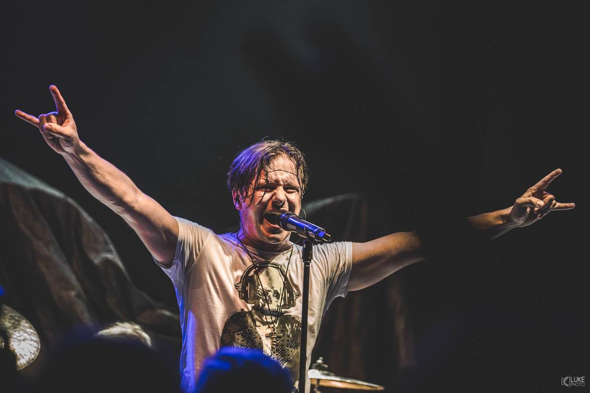 Arakain přijel se svou výroční tour do hanácké metropole. Metalový nářez, ale i lampičky jako v obýváku