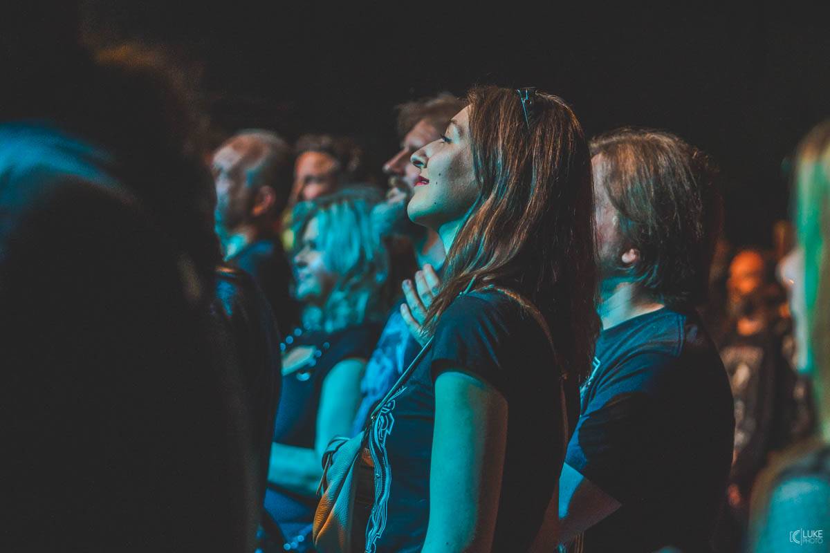 Arakain přijel se svou výroční tour do hanácké metropole. Metalový nářez, ale i lampičky jako v obýváku