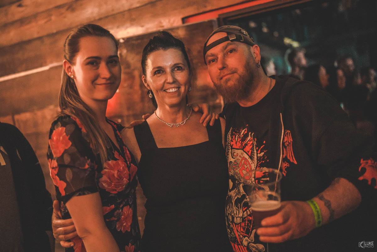 Arakain přijel se svou výroční tour do hanácké metropole. Metalový nářez, ale i lampičky jako v obýváku