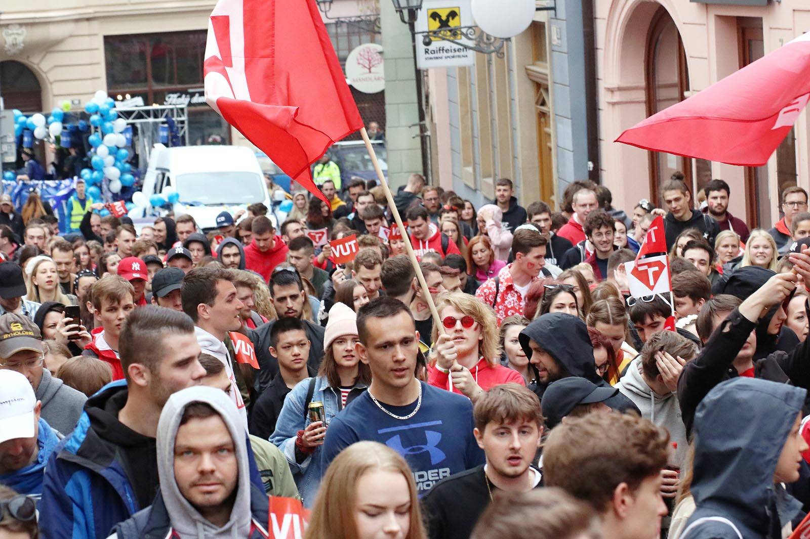 Majáles po třech letech rozburácel Brno, přivezl Kazmu, Mirai i Kapitána Dema