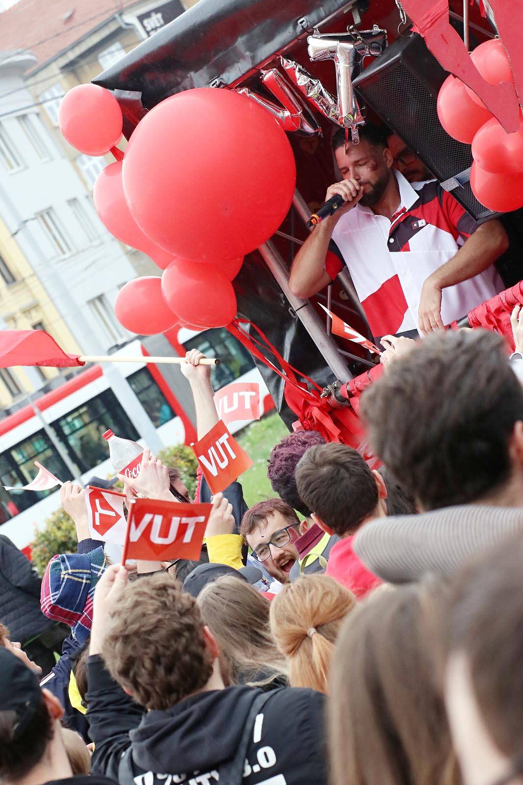 Majáles po třech letech rozburácel Brno, přivezl Kazmu, Mirai i Kapitána Dema