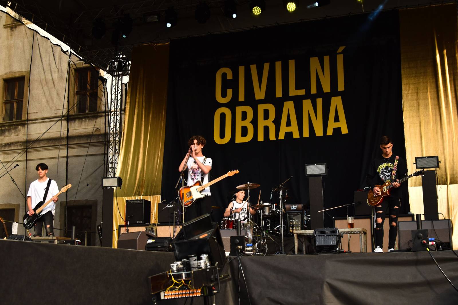 Rybičky 48 v Kutné Hoře rozjeli open air sezónu, klášter se otřásal v základech 