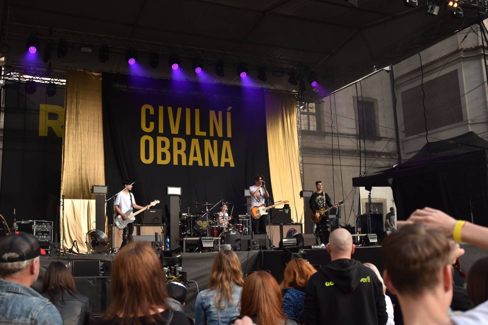 Rybičky 48 v Kutné Hoře rozjeli open air sezónu, klášter se otřásal v základech 