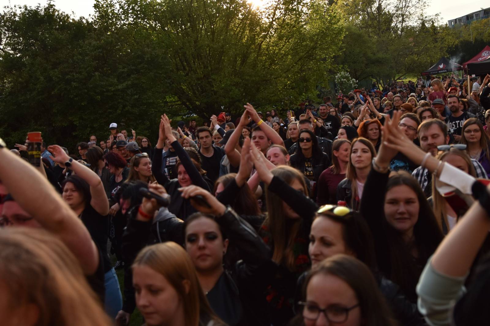 Rybičky 48 v Kutné Hoře rozjeli open air sezónu, klášter se otřásal v základech 