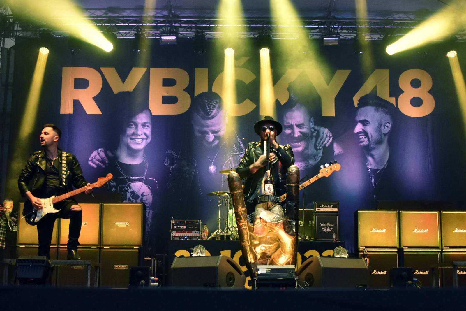 Rybičky 48 v Kutné Hoře rozjeli open air sezónu, klášter se otřásal v základech 