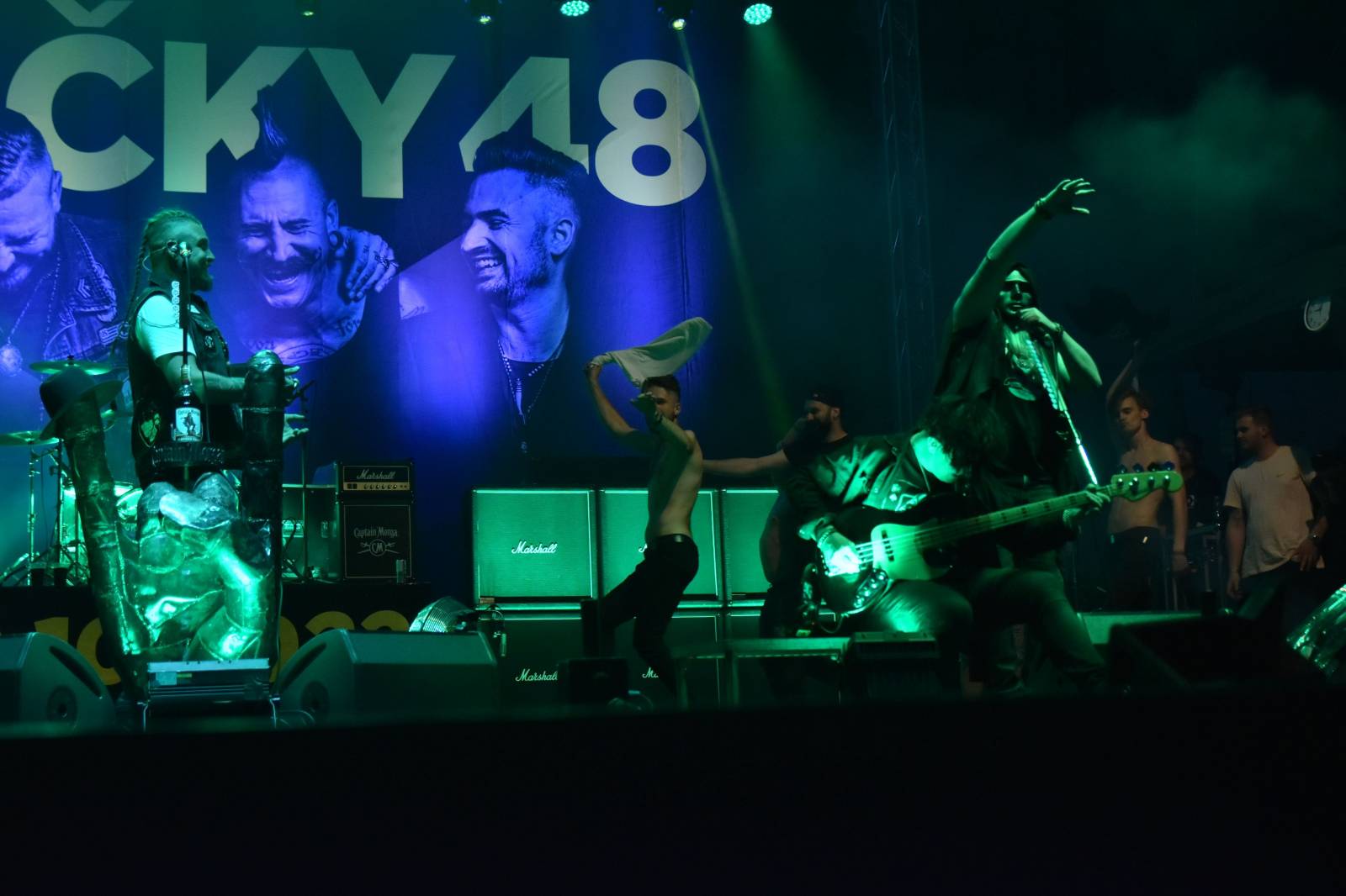 Rybičky 48 v Kutné Hoře rozjeli open air sezónu, klášter se otřásal v základech 