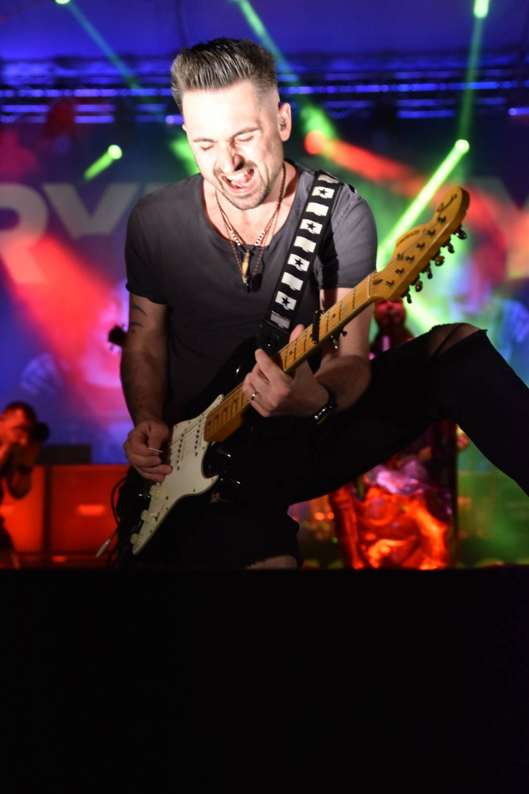 Rybičky 48 v Kutné Hoře rozjeli open air sezónu, klášter se otřásal v základech 