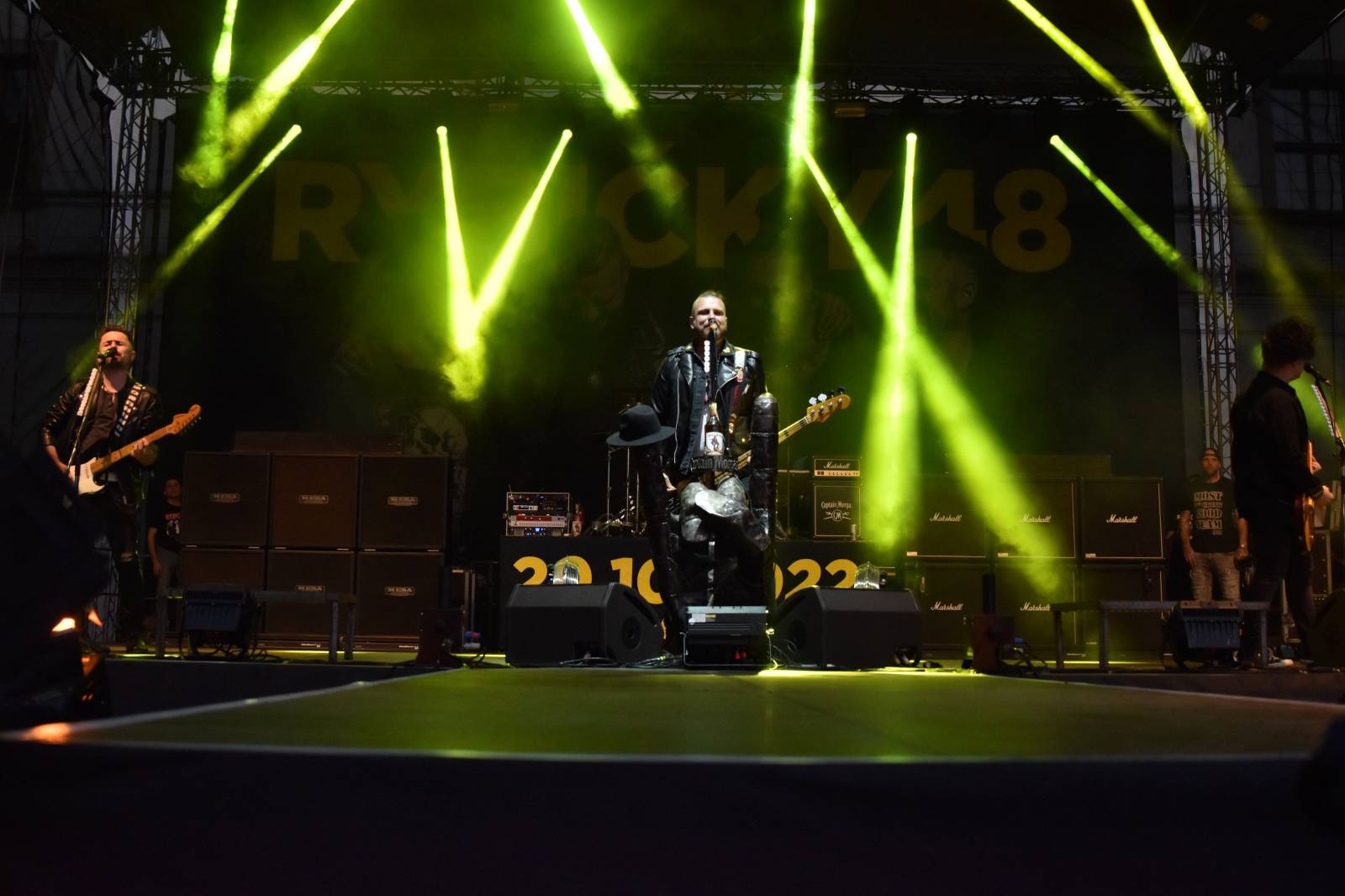 Rybičky 48 v Kutné Hoře rozjeli open air sezónu, klášter se otřásal v základech 