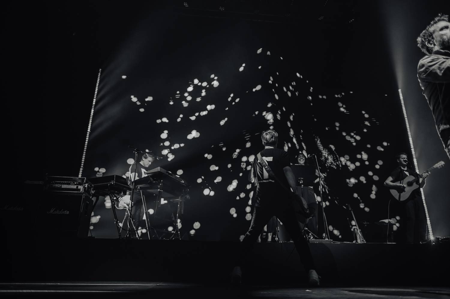 Show plná rock'n'rollu. Tata Bojs měli v O2 universu unikátní scénu i speciální zvukový systém