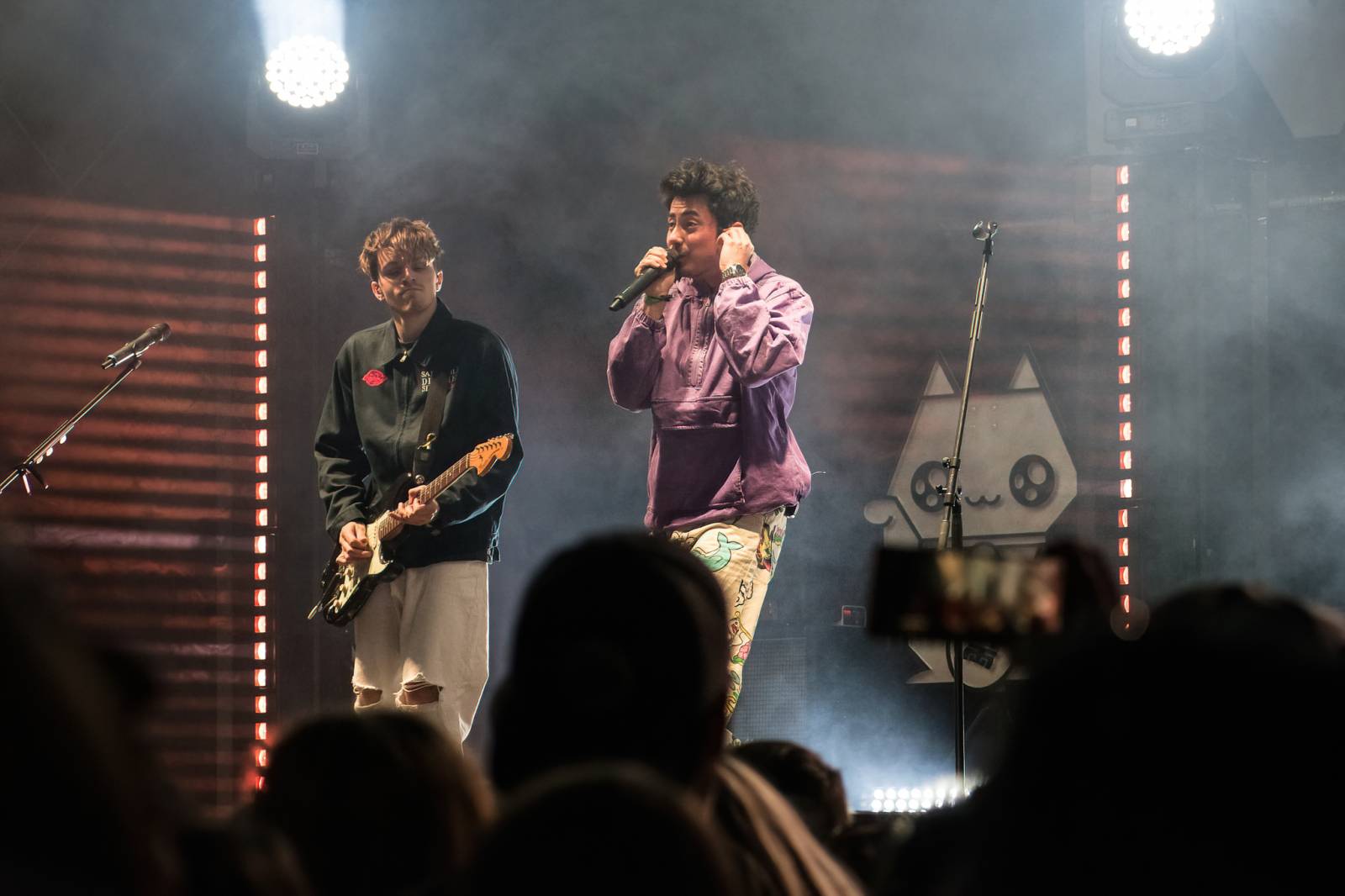 Majálesové veselí v Pardubicích odstartovalo. Miraie Navrátila vyklopili fanoušci z nafukovací jahody