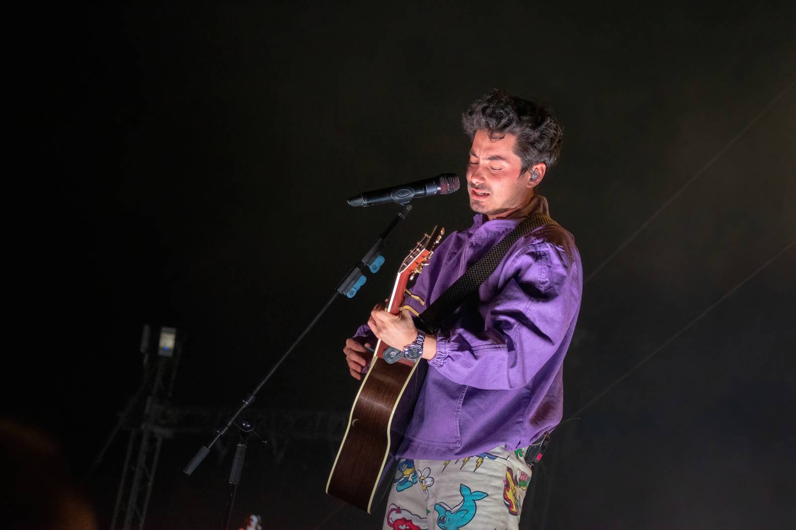 Majálesové veselí v Pardubicích odstartovalo. Miraie Navrátila vyklopili fanoušci z nafukovací jahody