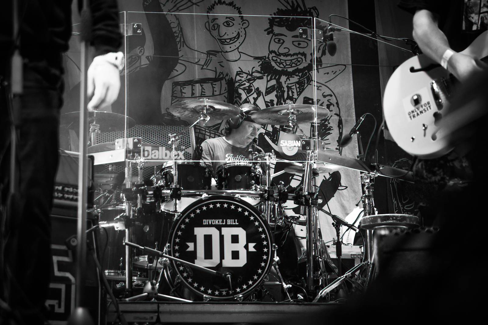 Majálesové veselí v Pardubicích odstartovalo. Miraie Navrátila vyklopili fanoušci z nafukovací jahody