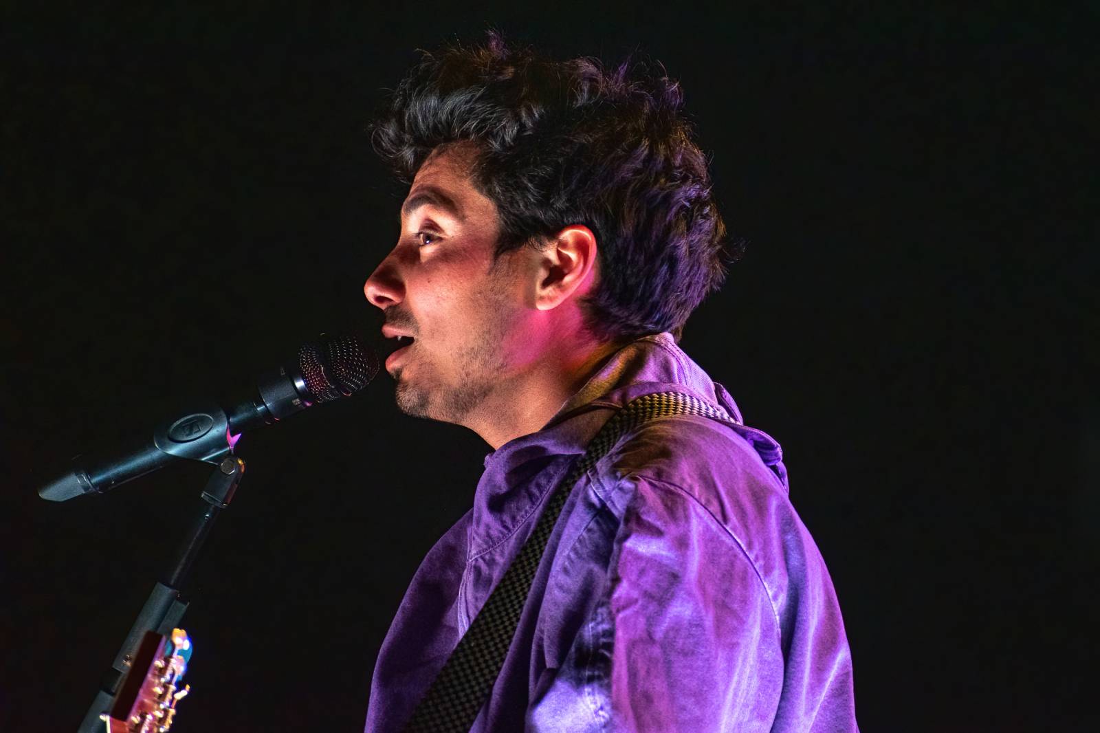 Majálesové veselí v Pardubicích odstartovalo. Miraie Navrátila vyklopili fanoušci z nafukovací jahody