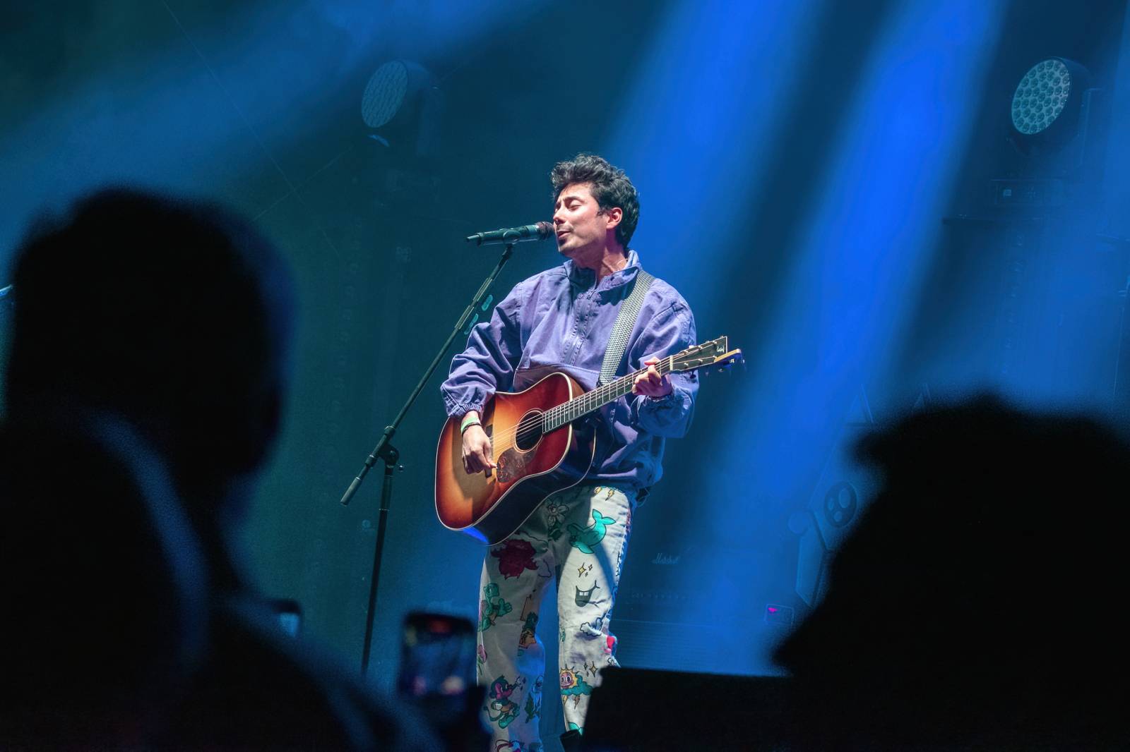 Majálesové veselí v Pardubicích odstartovalo. Miraie Navrátila vyklopili fanoušci z nafukovací jahody