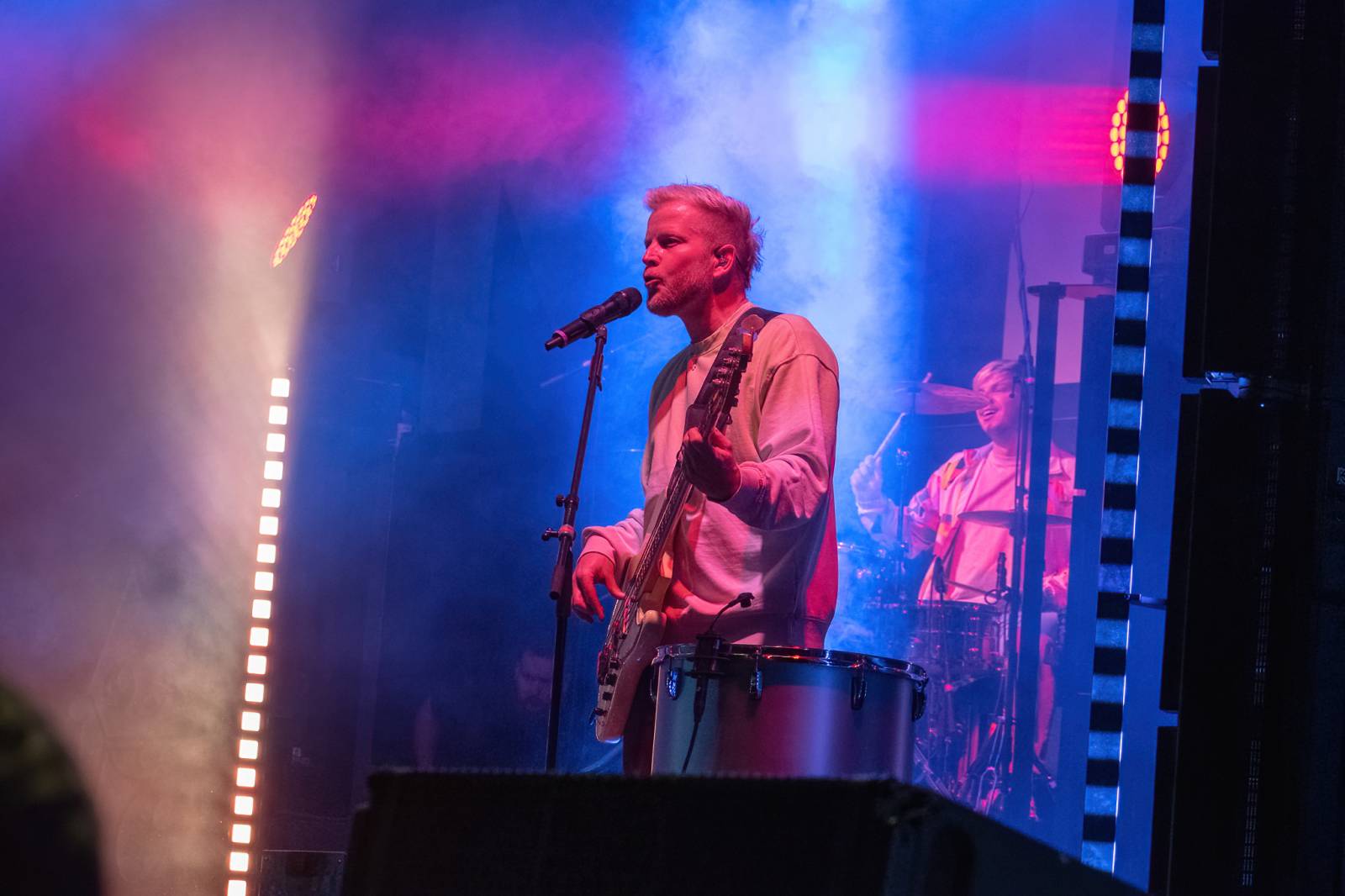 Majálesové veselí v Pardubicích odstartovalo. Miraie Navrátila vyklopili fanoušci z nafukovací jahody