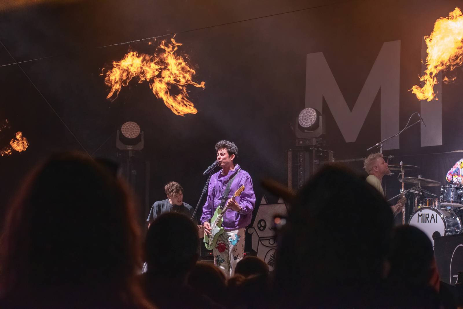 Majálesové veselí v Pardubicích odstartovalo. Miraie Navrátila vyklopili fanoušci z nafukovací jahody