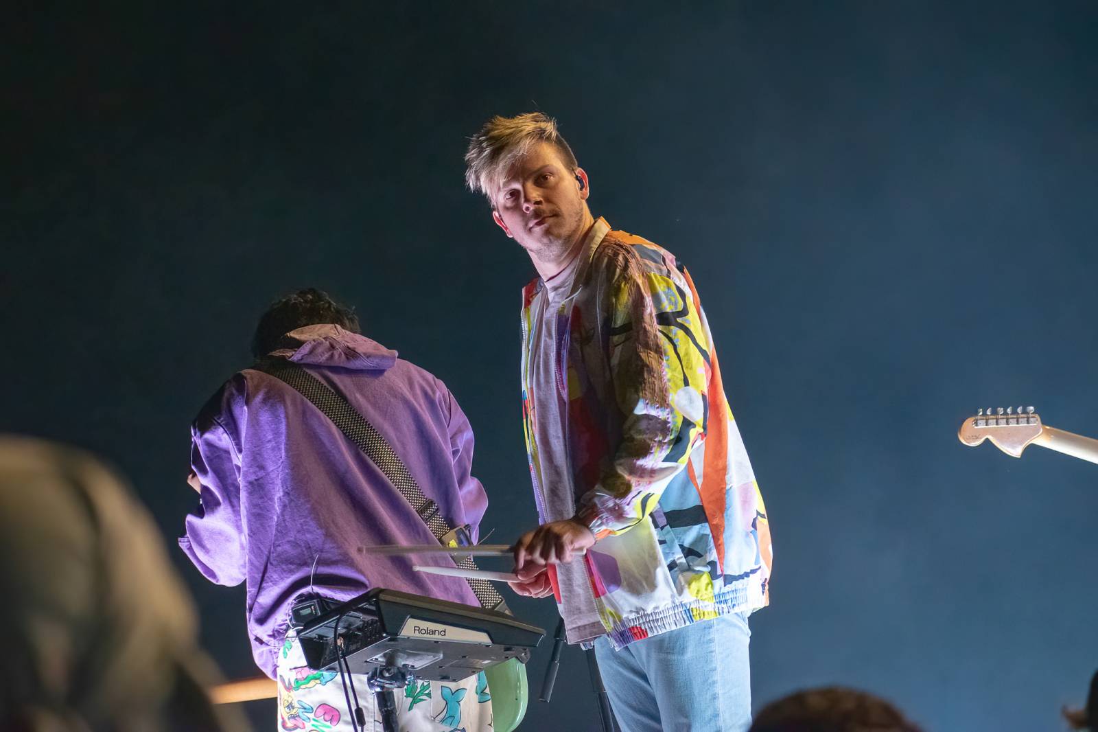 Majálesové veselí v Pardubicích odstartovalo. Miraie Navrátila vyklopili fanoušci z nafukovací jahody