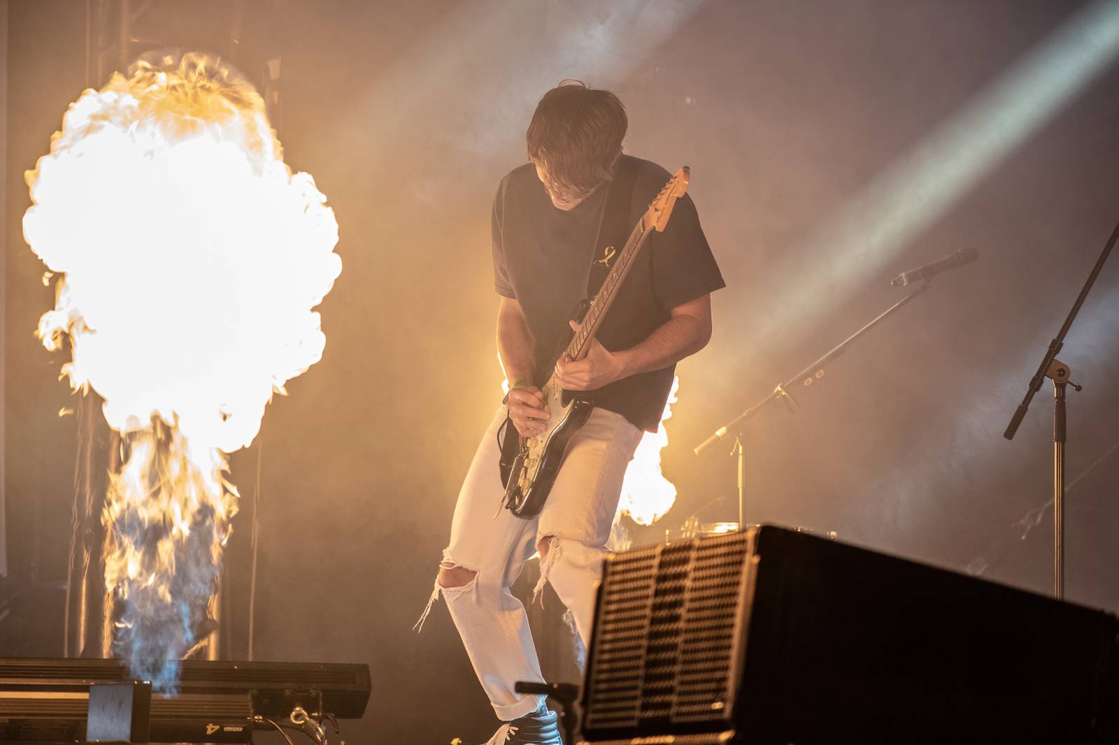 Majálesové veselí v Pardubicích odstartovalo. Miraie Navrátila vyklopili fanoušci z nafukovací jahody