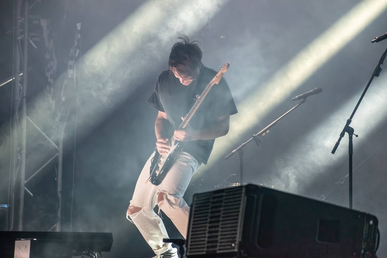 Majálesové veselí v Pardubicích odstartovalo. Miraie Navrátila vyklopili fanoušci z nafukovací jahody