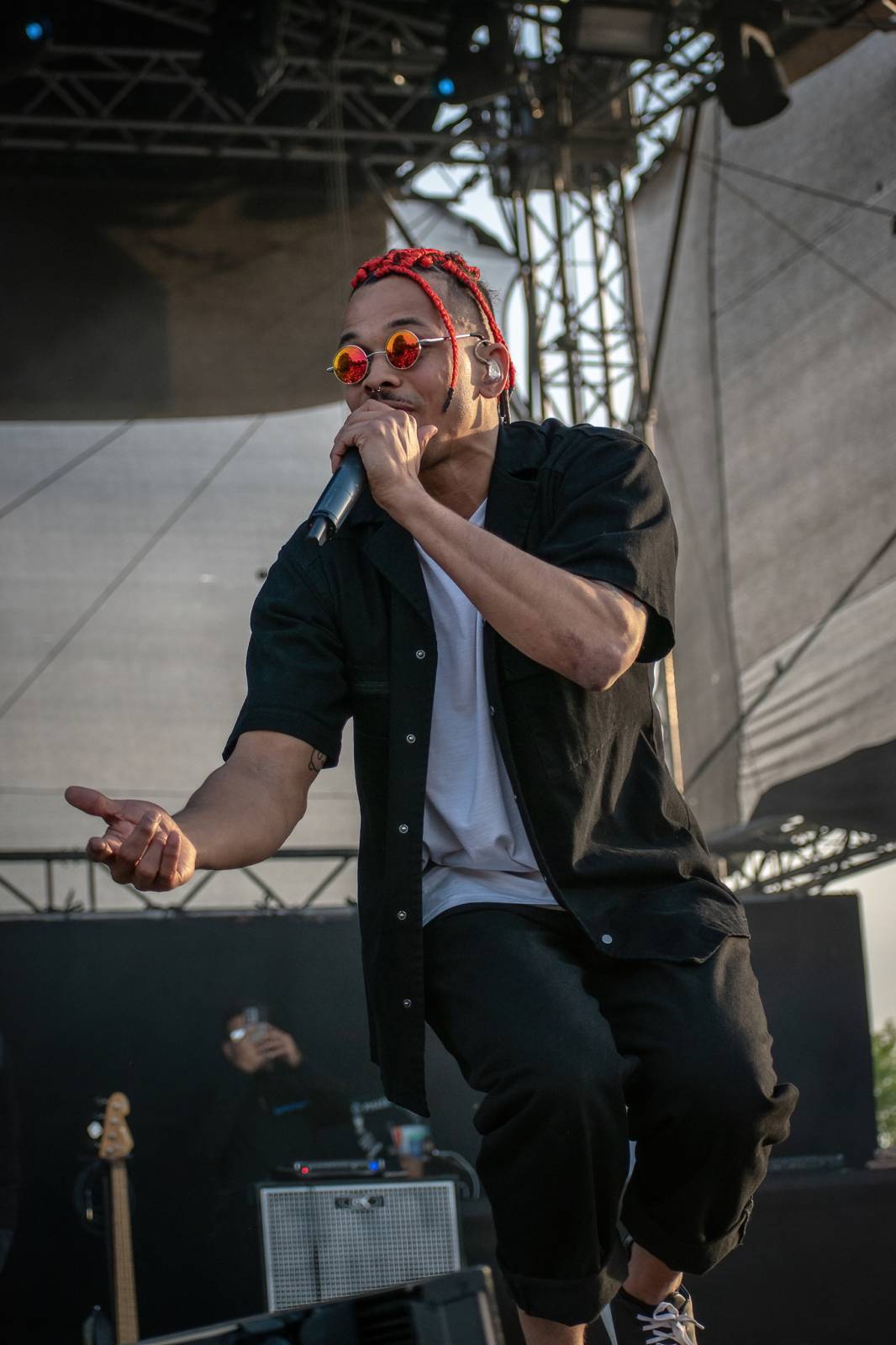 Majálesové veselí v Pardubicích odstartovalo. Miraie Navrátila vyklopili fanoušci z nafukovací jahody