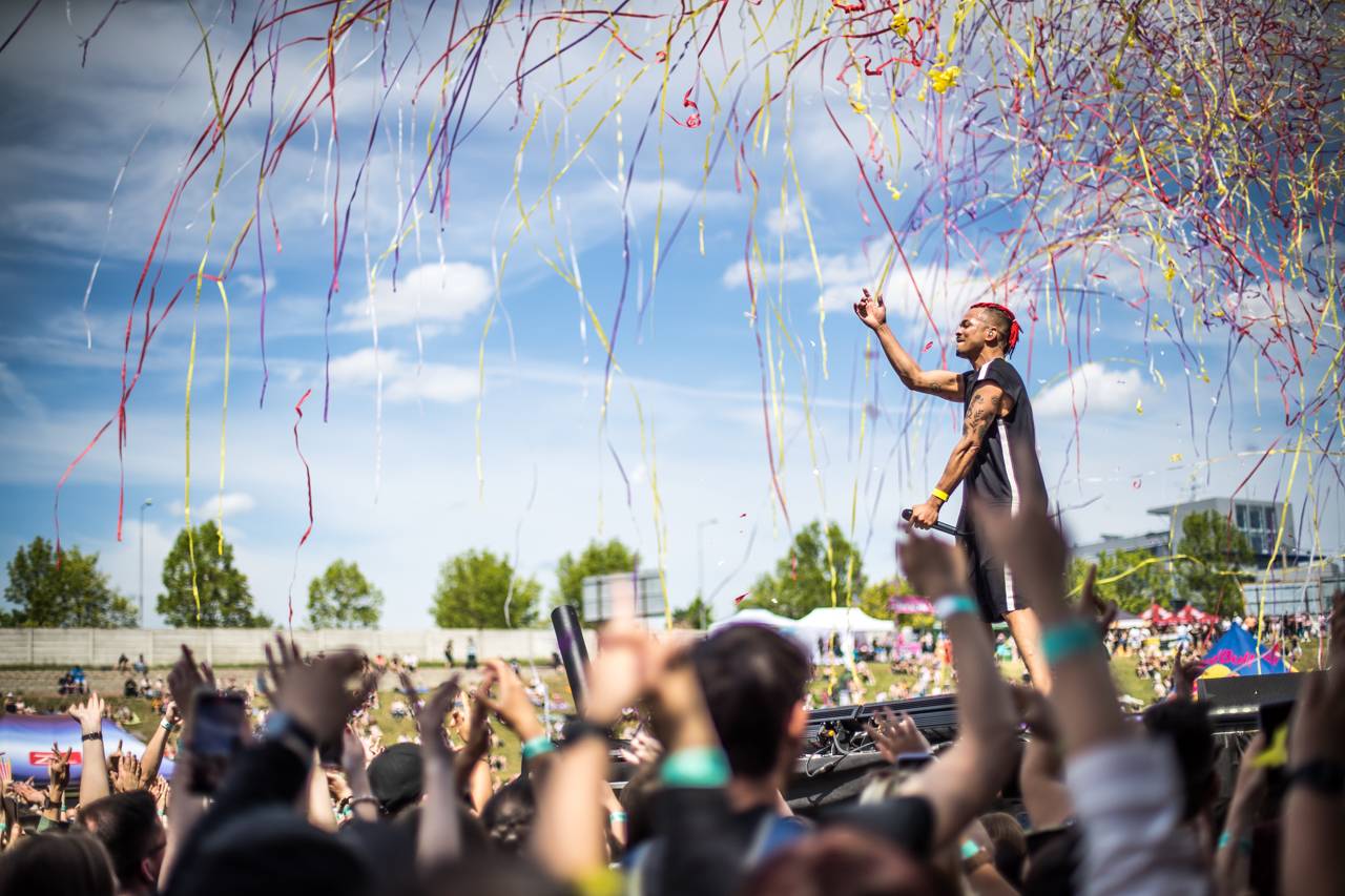 Překvapení Plzeňského Majálesu? King Lost alias Marek Ztracený. Po Benu Cristovaovi létaly podprsenky, vystoupili i Rybičky 48 či Divokej Bill