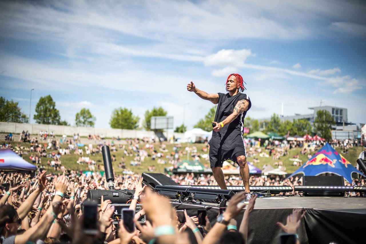 Překvapení Plzeňského Majálesu? King Lost alias Marek Ztracený. Po Benu Cristovaovi létaly podprsenky, vystoupili i Rybičky 48 či Divokej Bill