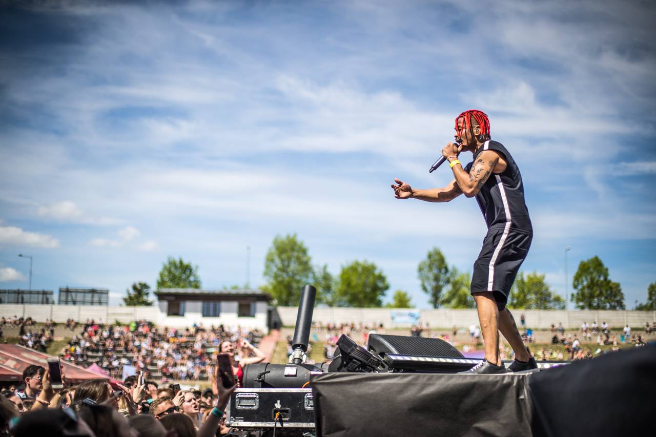 Překvapení Plzeňského Majálesu? King Lost alias Marek Ztracený. Po Benu Cristovaovi létaly podprsenky, vystoupili i Rybičky 48 či Divokej Bill