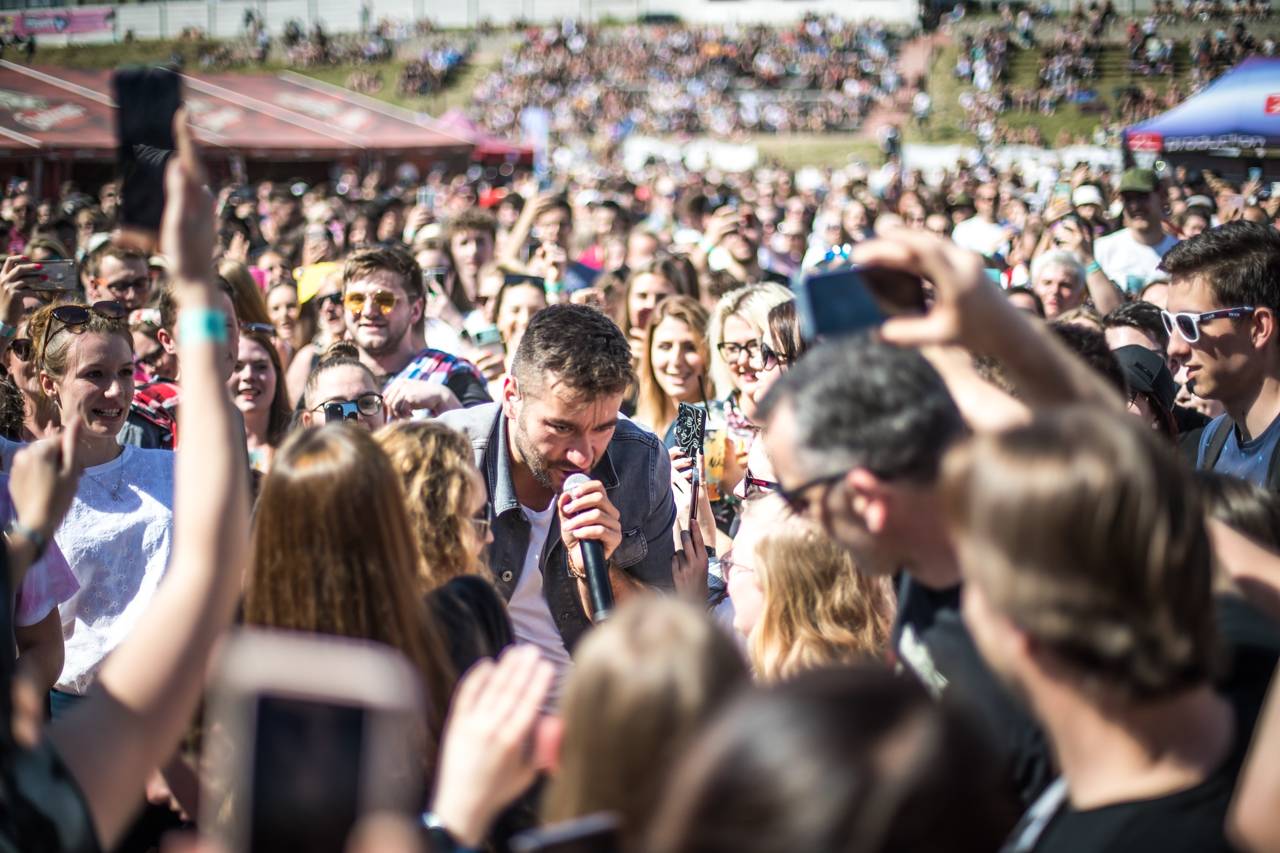 Překvapení Plzeňského Majálesu? King Lost alias Marek Ztracený. Po Benu Cristovaovi létaly podprsenky, vystoupili i Rybičky 48 či Divokej Bill