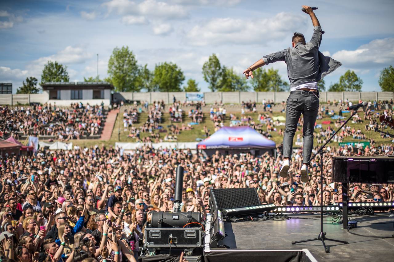 Překvapení Plzeňského Majálesu? King Lost alias Marek Ztracený. Po Benu Cristovaovi létaly podprsenky, vystoupili i Rybičky 48 či Divokej Bill