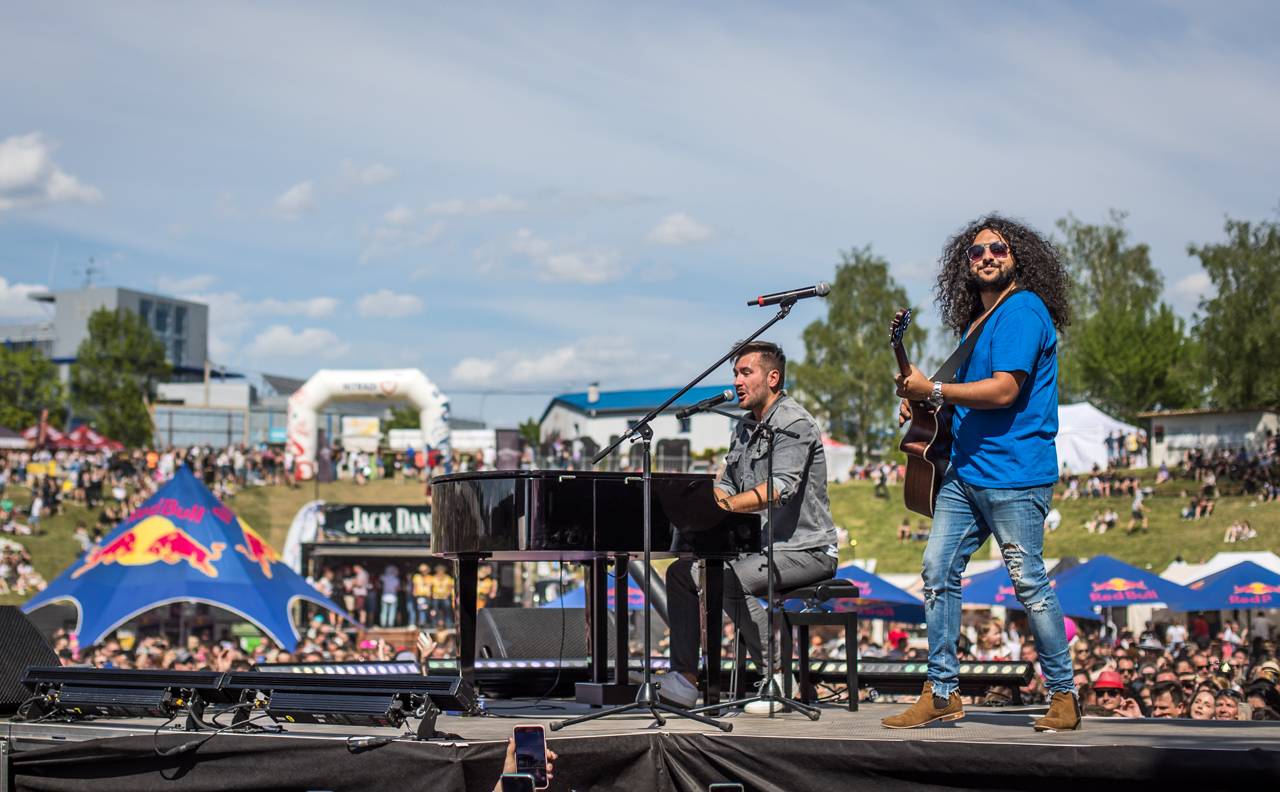 Překvapení Plzeňského Majálesu? King Lost alias Marek Ztracený. Po Benu Cristovaovi létaly podprsenky, vystoupili i Rybičky 48 či Divokej Bill