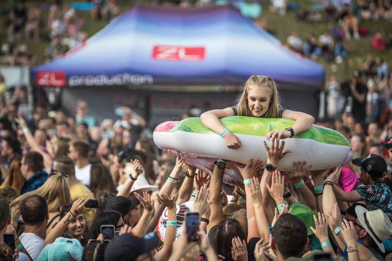 Překvapení Plzeňského Majálesu? King Lost alias Marek Ztracený. Po Benu Cristovaovi létaly podprsenky, vystoupili i Rybičky 48 či Divokej Bill