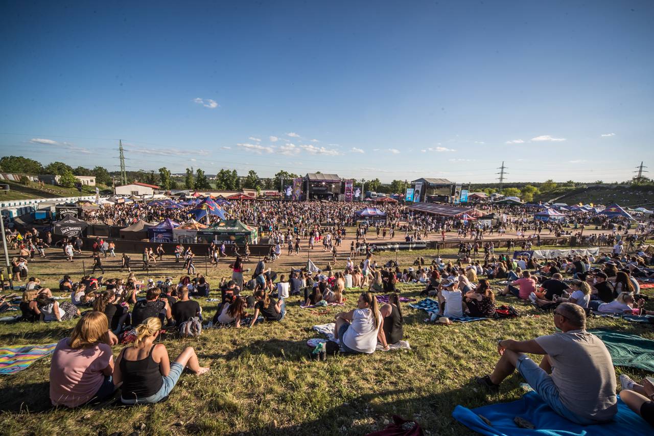 Překvapení Plzeňského Majálesu? King Lost alias Marek Ztracený. Po Benu Cristovaovi létaly podprsenky, vystoupili i Rybičky 48 či Divokej Bill