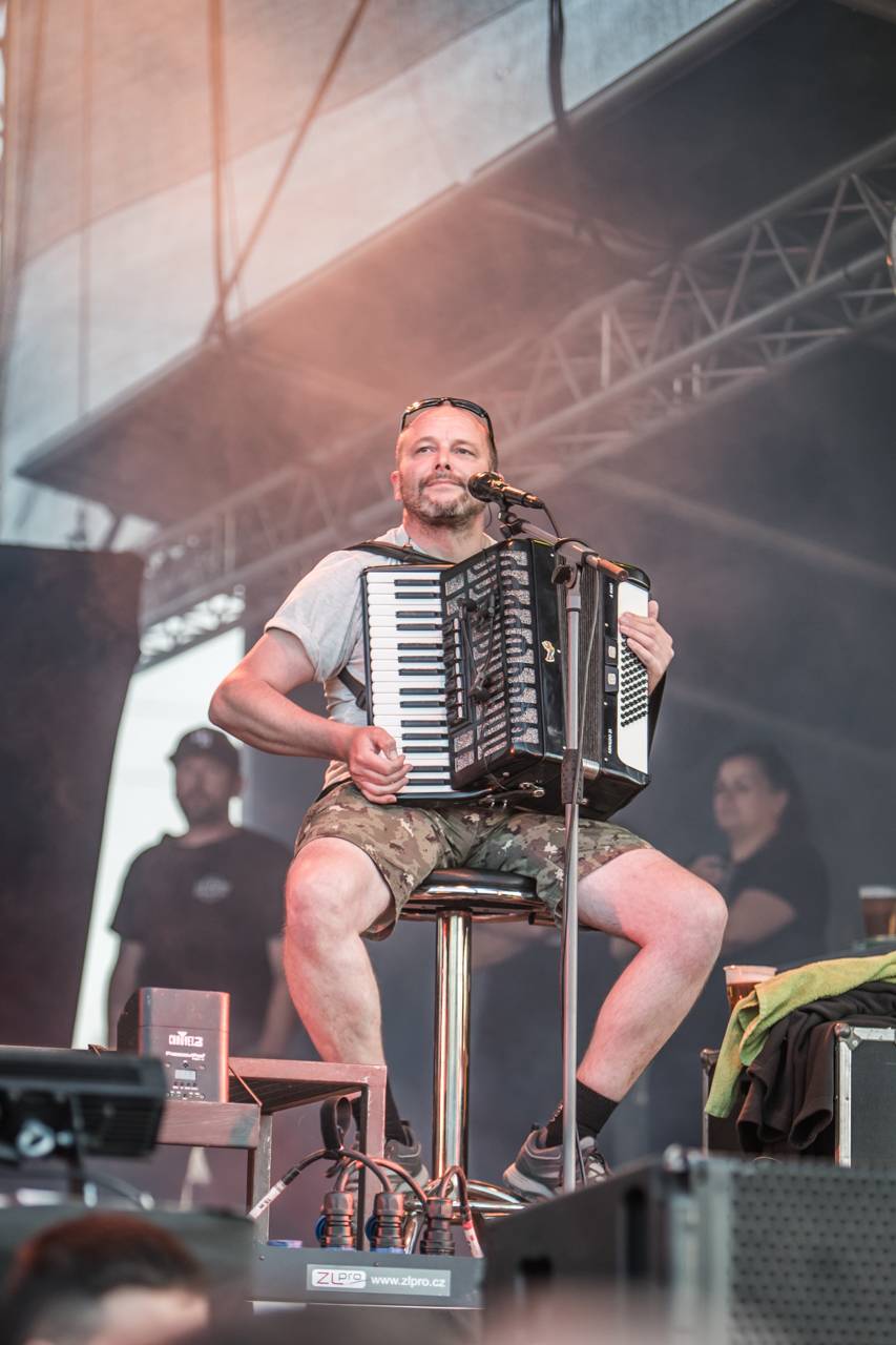 Překvapení Plzeňského Majálesu? King Lost alias Marek Ztracený. Po Benu Cristovaovi létaly podprsenky, vystoupili i Rybičky 48 či Divokej Bill